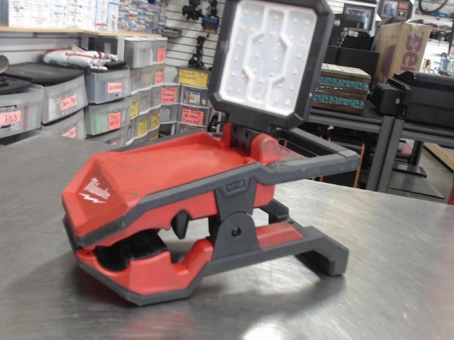Lumiere de construction 18v no batt/chrg