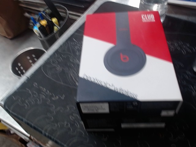 Beats solo 3 dans la boite