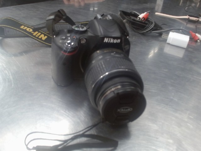 Nikon d5100+lentille+charge+batt