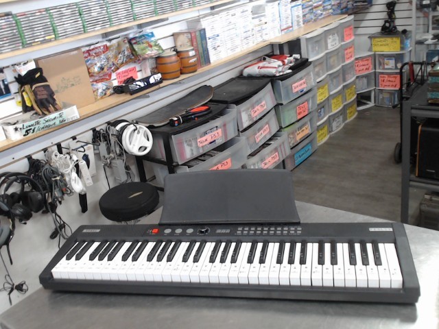 Synthetiseur+chargeur+rack+banc+acc
