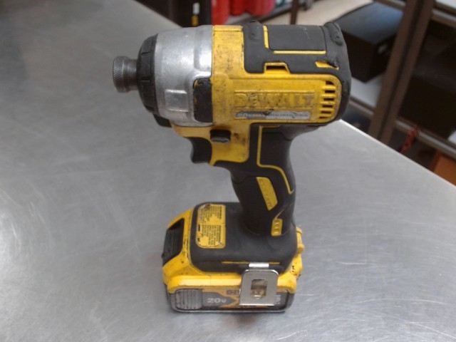 1x impact av bat dewalt