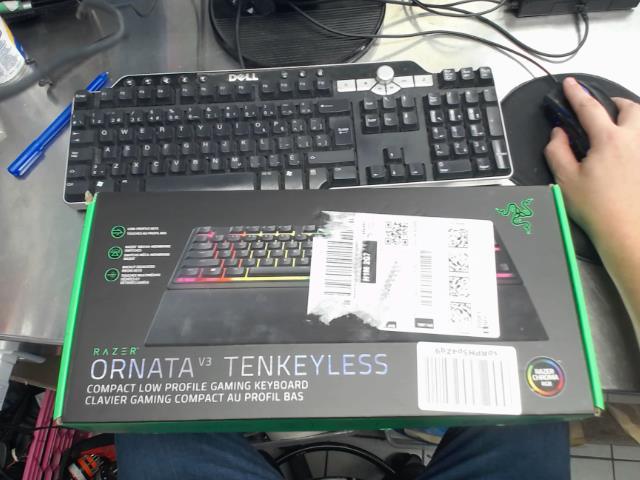 Clavier propre razier dans boite