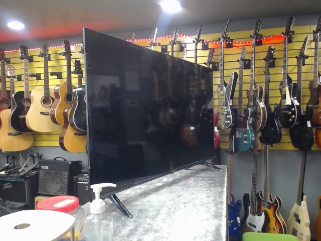 Television inteligent 4k 50' avec manett
