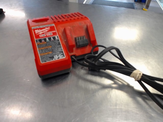 Chargeur milwaukee