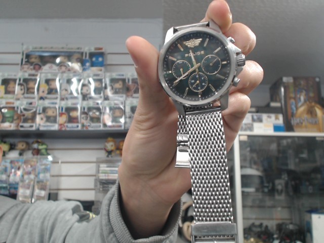 Police montre fond vert