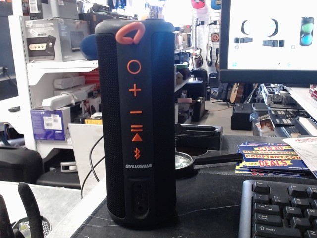 Speaker noir avec bouton orange