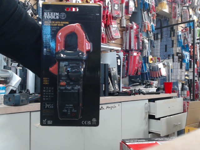 Digital clamp meter