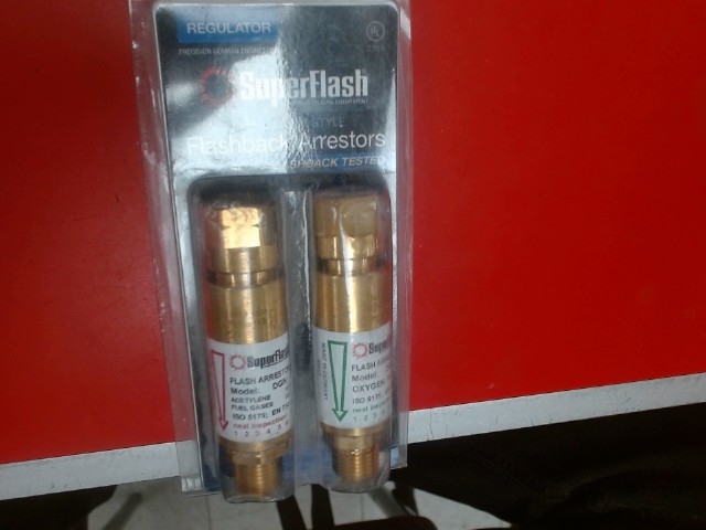Premium regulator style flashback arrest