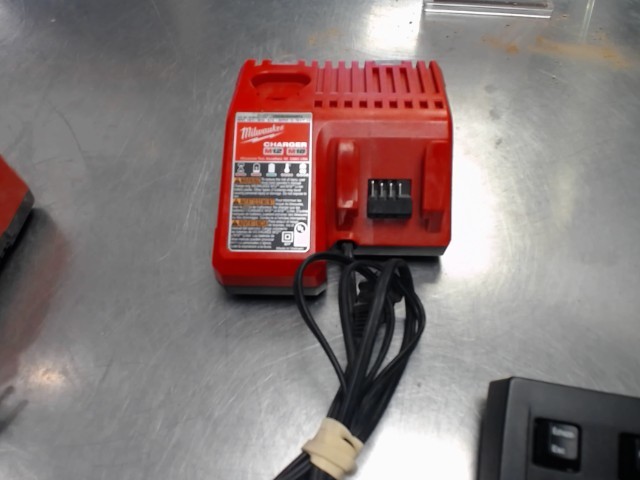 Chargeur milwaukee