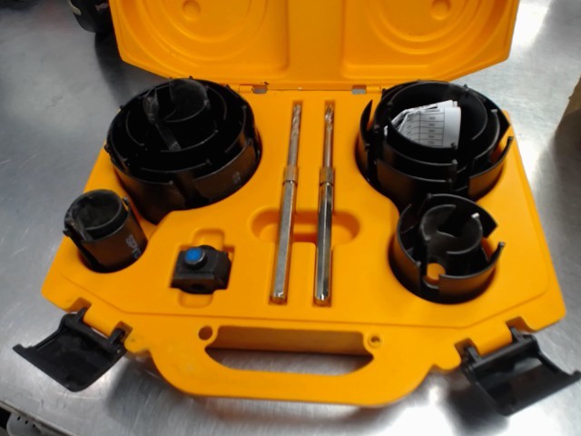 Deep cut hole saw kit dans case