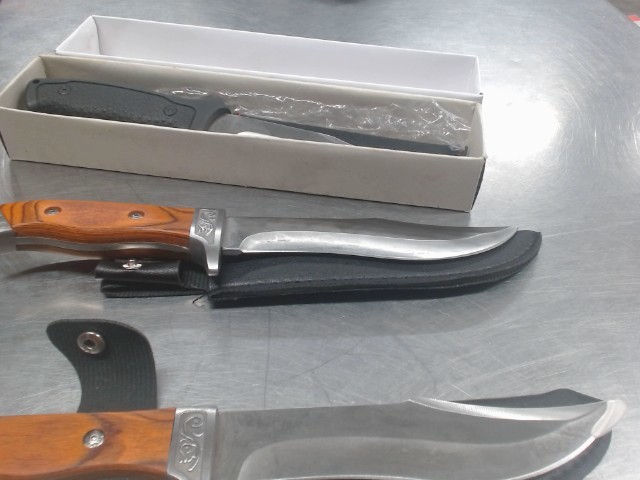 No name knife balck rubber handle incase