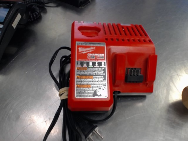 Chargeur milwaukee