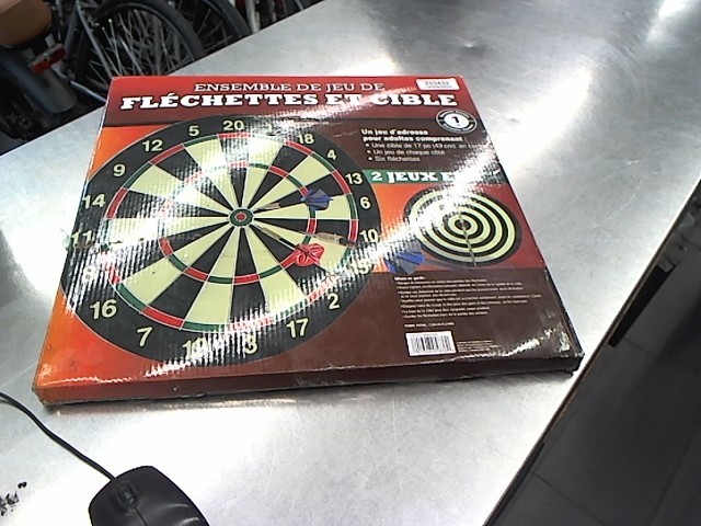 Flechette et cible dans boite