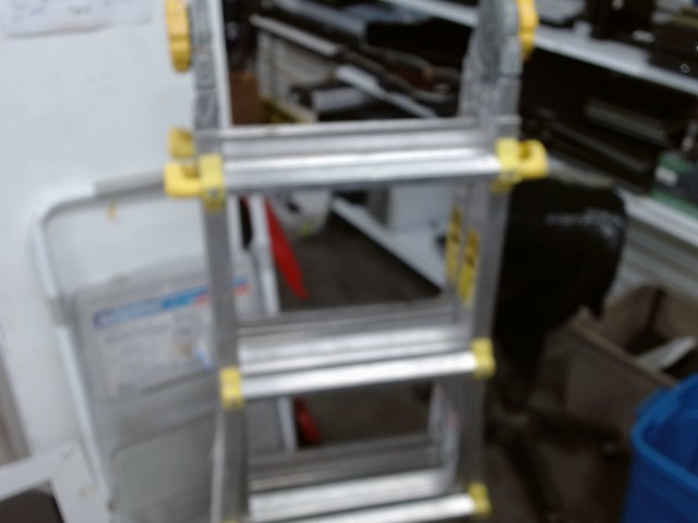 Escabo modulable en allu