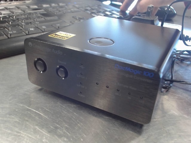 Converteur digital a analogue+fils