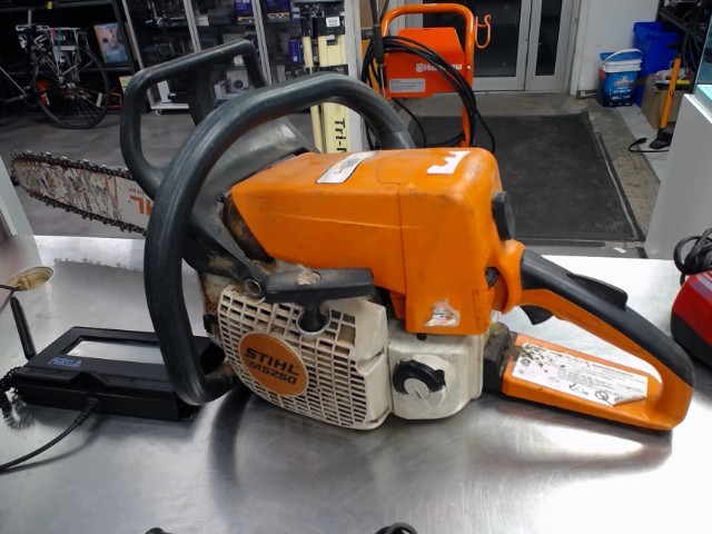 Chainsaw stihl ms250