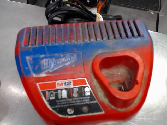 Chargeur milwaukee