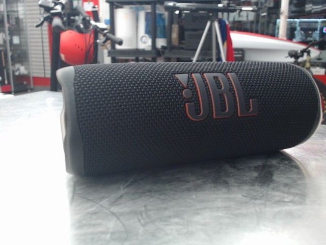 Jbl flip 6 tres bon etat
