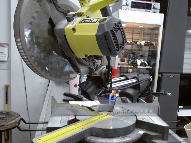 Sliding coumpound metir saw