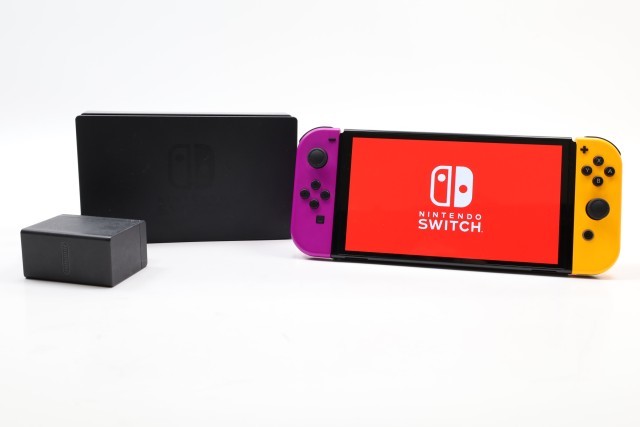 Nintendo switch mannette mauve et orange