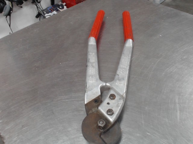 Paire cutter metal