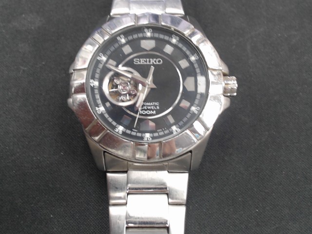 Automatic open heart watch