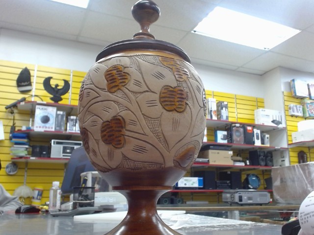 Vase en bois