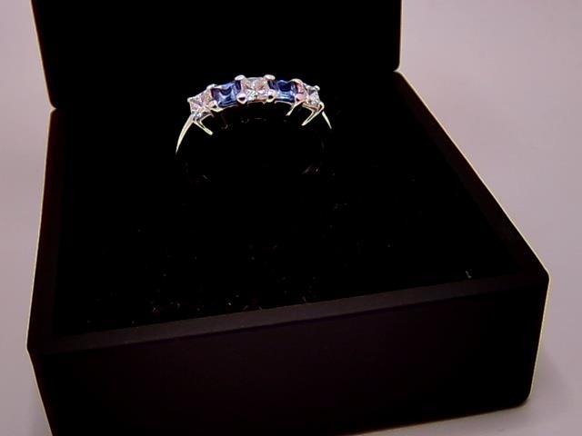 BAGUE EN OR 14KT AVEC DIAMANTS 