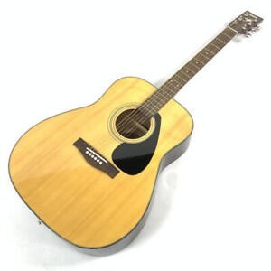 Guitare yamaha dans case mou bonne eta