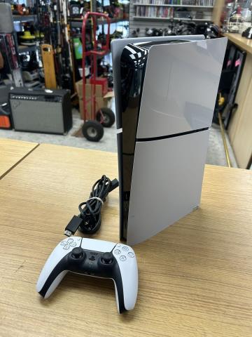 Ps5 slim avec manette et acc