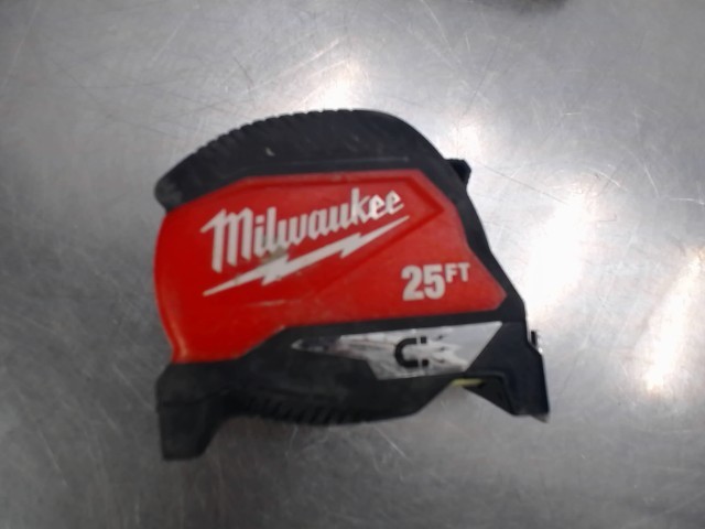 Ruban a mesurer milwaukee