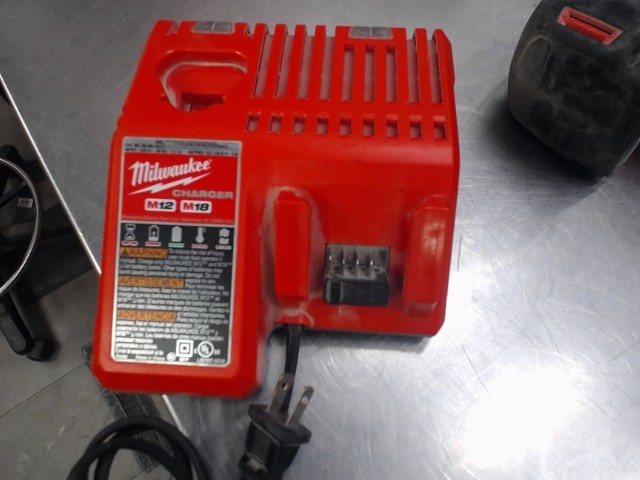 Chargeur milwaukee