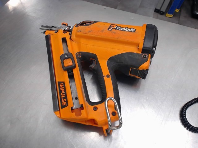 Framing nailer a batterie