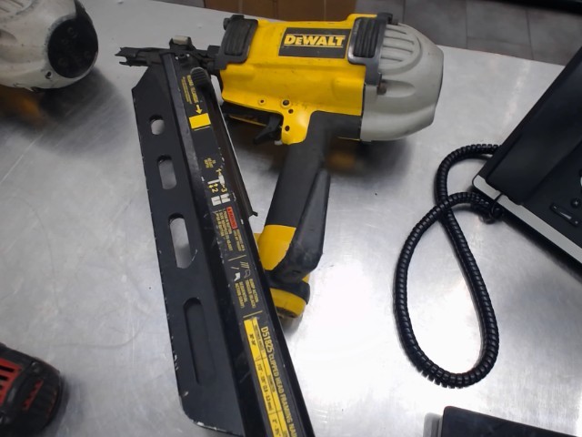 Cloueuse charpente dewalt air