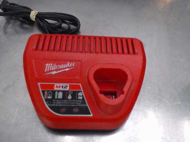 M12 chargeur