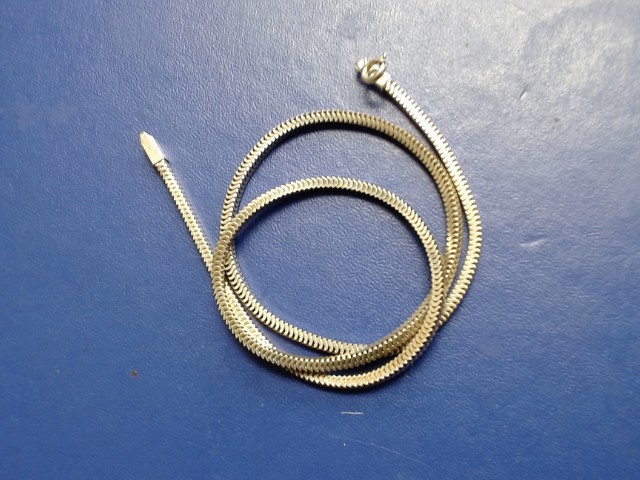 Chaine en argent carr