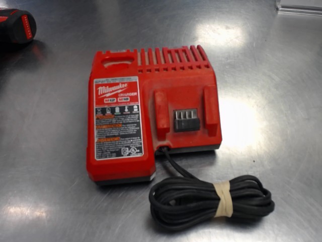Chargeur milwaukee