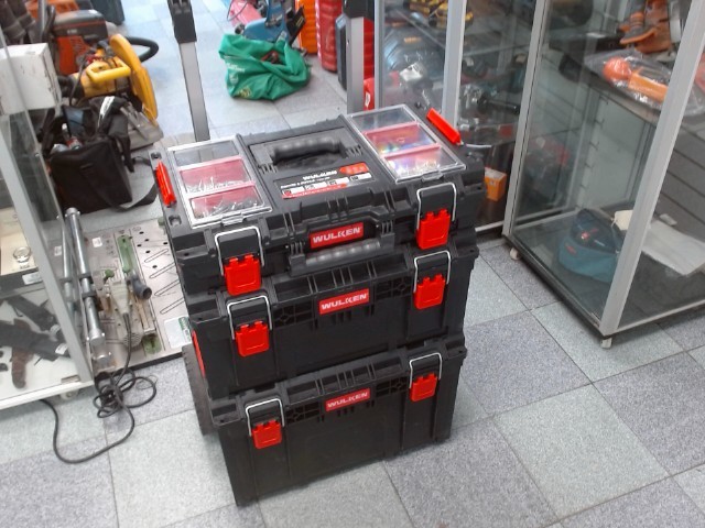 Coffre outils divers en 3 partie