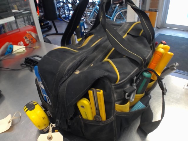 Sac dewalt avec outils diver