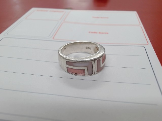 Bague en argent avec motif rose