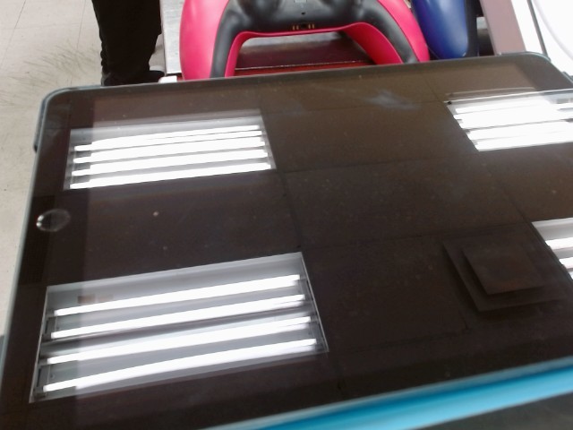 Tablette avec case bleu