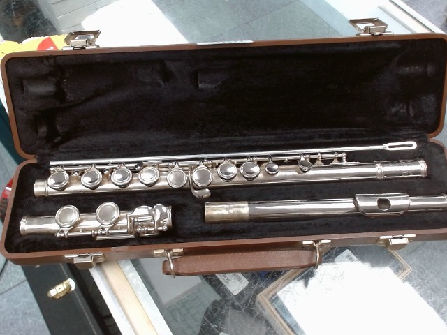 Flute traversiere en argent avec boite