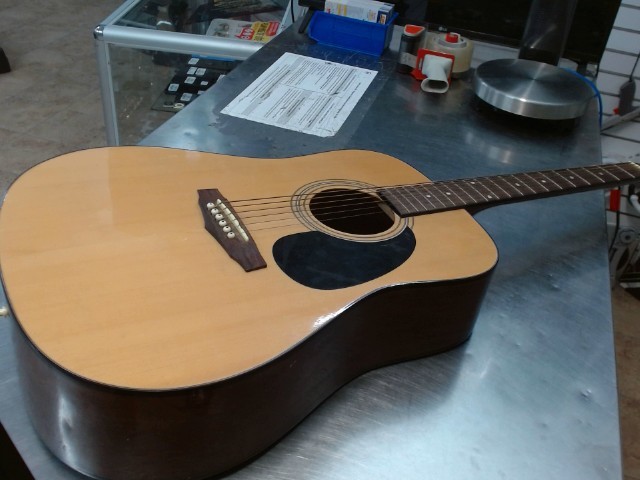 Guitar accoustique no case