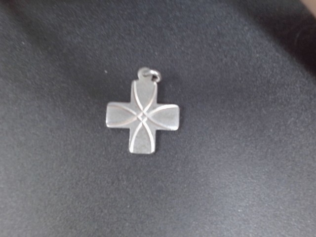 Breloque croix en argent