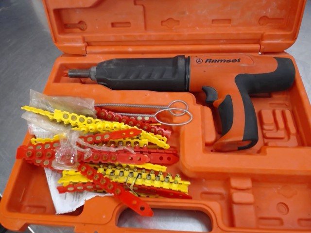 Ramset cobra + dans case