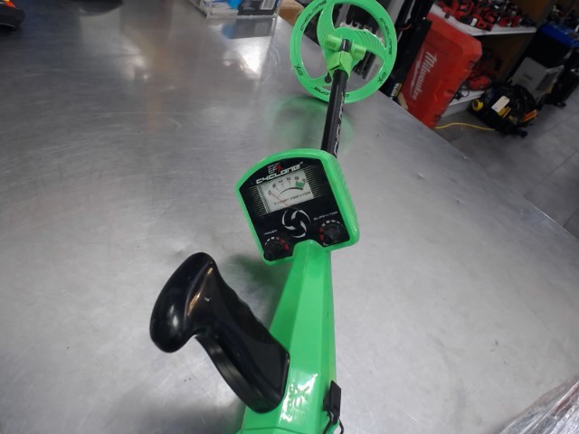 Detecteur de metal vert