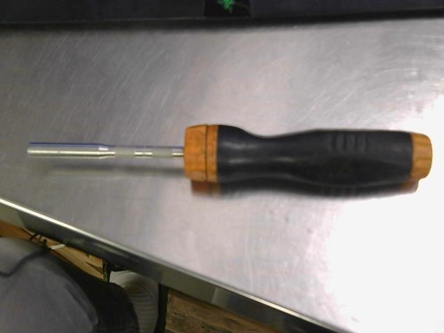 Soft grip ratchet screwdriver