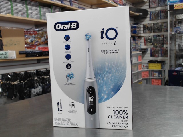 Brosse a dent neuf dans boite