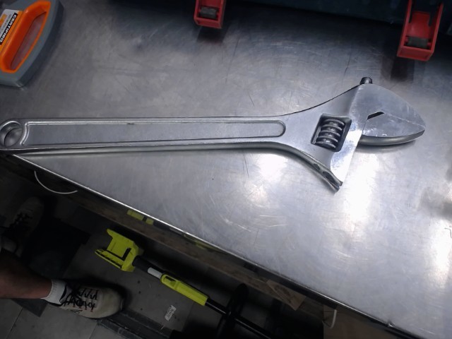 Ajustable wrench