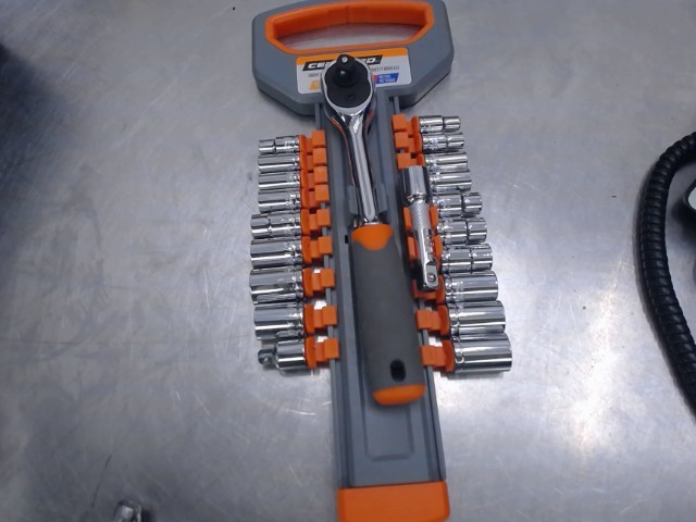 Socket and ratchet set